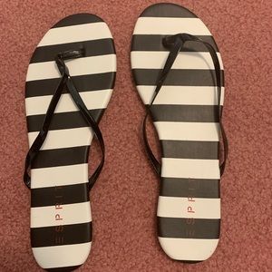 Women esprit striped flip flops, size 9.5